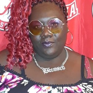 Meet your Posher, Carolyn